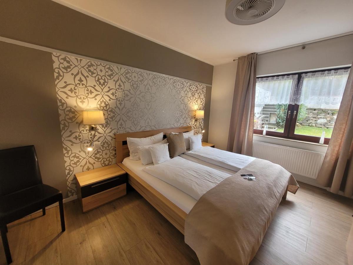 Gaestehaus Burgberg, Weinhaus Fries Kattenes Zewnętrze zdjęcie