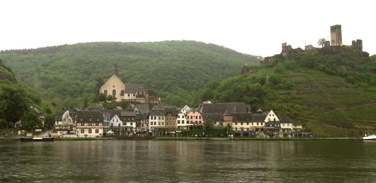 Gaestehaus Burgberg, Weinhaus Fries Kattenes Zewnętrze zdjęcie